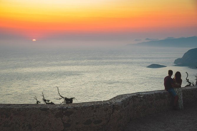 wine-tasting-and-romantic-sunset-in-monolithos