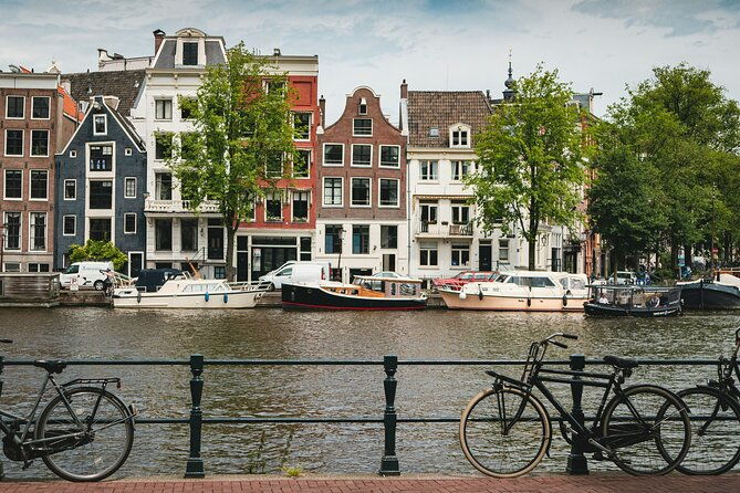 winter-canal-cruise-in-amsterdam