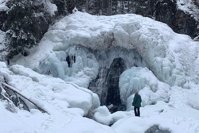 winter-waterfall-walk