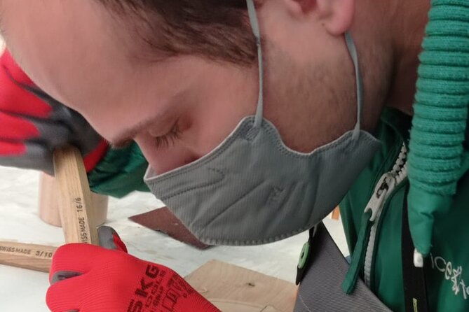 wood-carving-workshop-in-santorini-no1