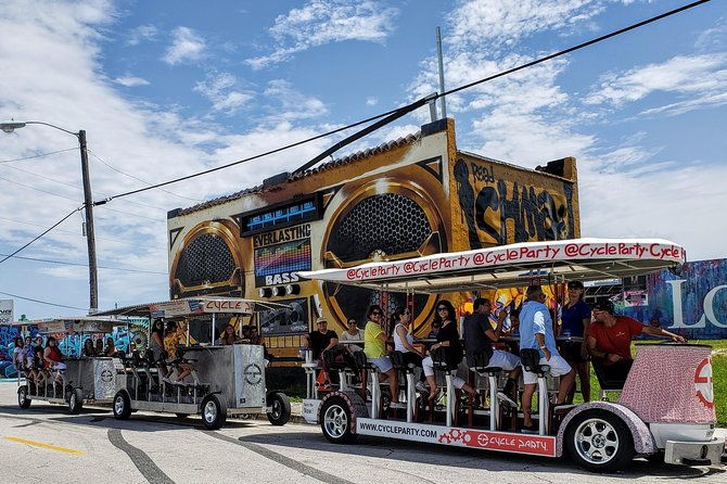 wynwood-graffiti-instatour-on-a-party-bike