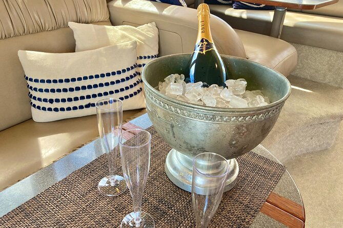 yacht-charter-in-palm-beach-with-crew-2