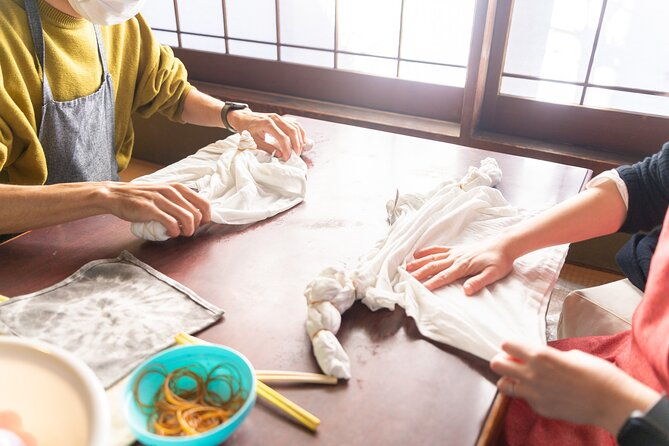 yamanashi-dyeing-experience-with-patterns-using-ink-and-indigo
