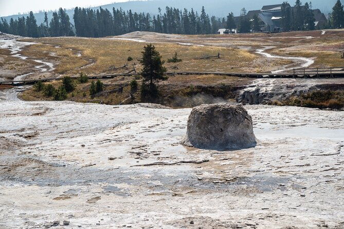 yellowstones-old-faithful-self-guided-walking-tour