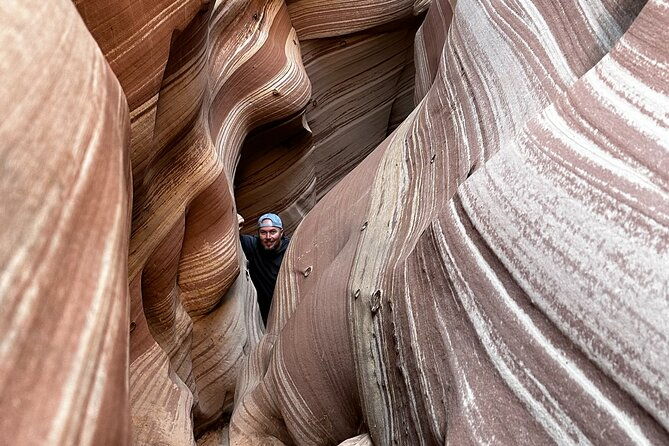 zebra-slot-canyon-hiking-tour-in-escalante-2