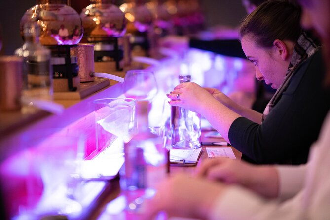 2-hour-gin-school-experience-in-aberdeen-4