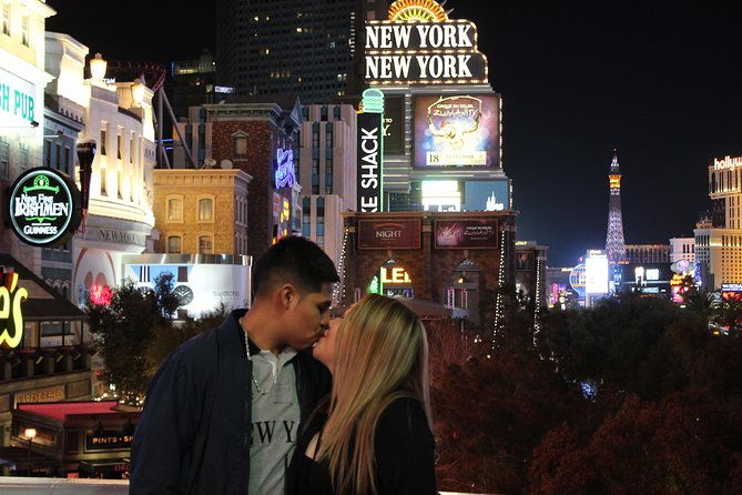 2-hour-vegas-strip-walking-tour-with-photoschampagne-vintage-vegas-goody-bags