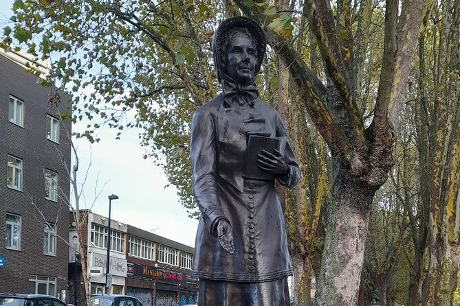 2-hour-walking-tour-women-of-whitechapel-2