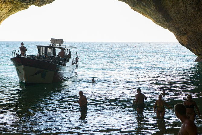 2-hours-cruise-portimao-to-benagil-cave-marinha-beach