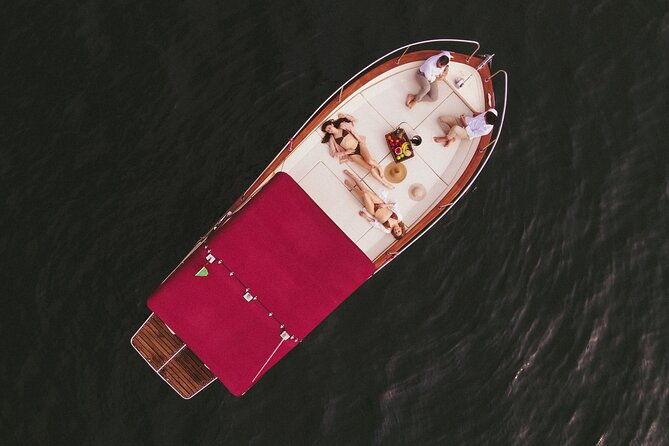 2-hours-private-boat-tour-in-the-best-area-of-como-lake