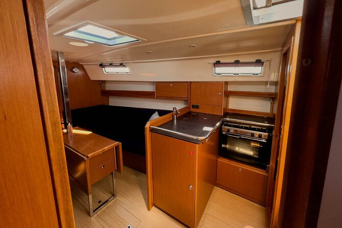 2-hours-private-sunset-experience-by-sailboat-in-cascais