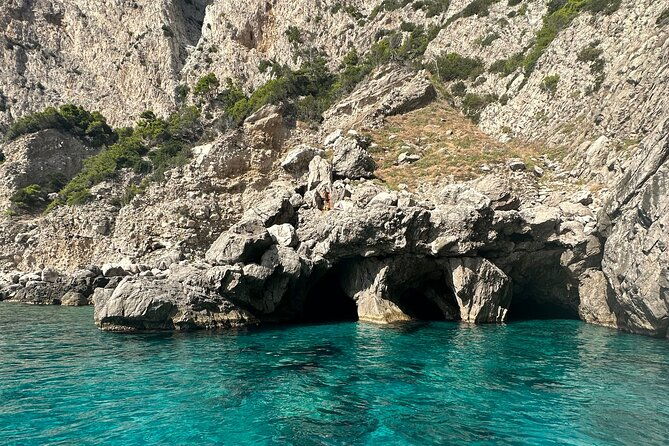 3-hour-private-boat-tour-on-the-island-of-capri