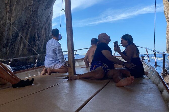 3-hours-private-capri-boat-tour-with-pasta-and-prosecco-2
