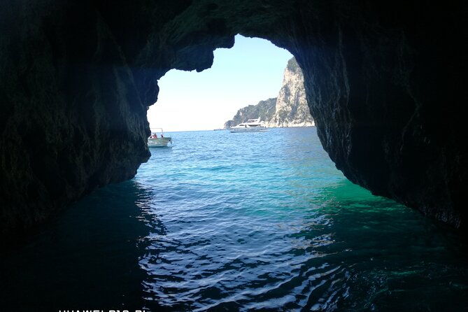 3-hours-tour-of-capri-with-traditional-gozzo