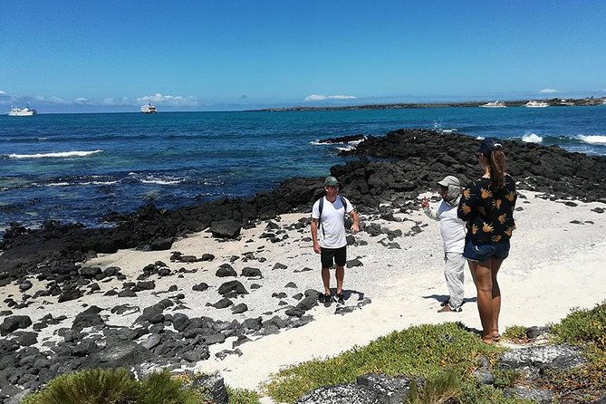 5-day-guided-galapagos-los-tuneles-tour