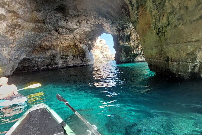 adventure-to-the-caves-by-canoe
