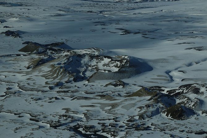 airplane-sightseeing-flight-over-laki-craters-and-highland