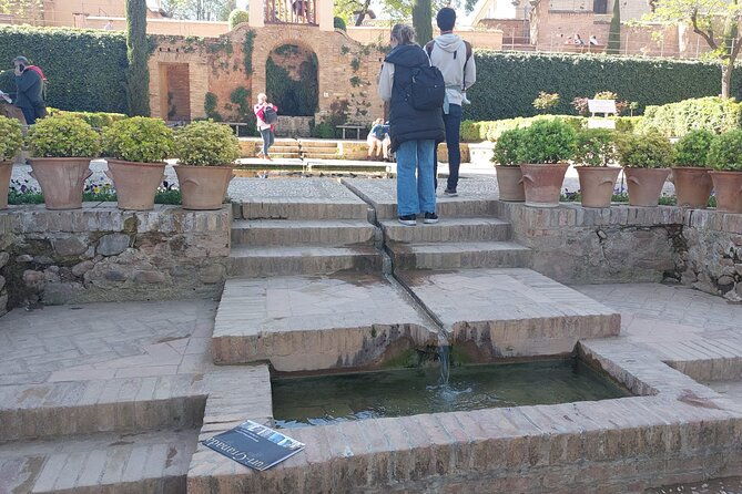 alhambra-guided-tour-nasrid-palaces-and-generalife-2
