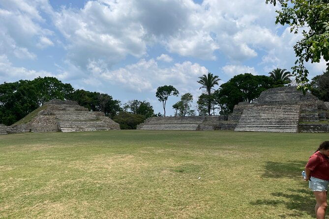 altun-ha-mayan-ruins-and-river-wallace-and-manatee-watch-tour