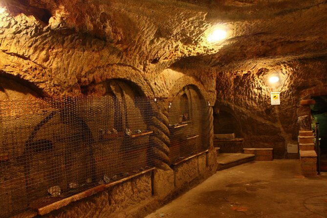 aperitif-in-the-famous-underground-caves-of-orvieto