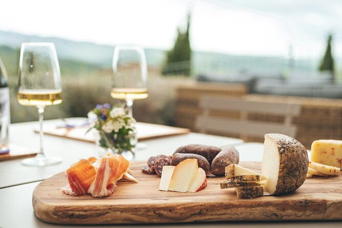 aperitif-on-the-terrace-of-podere-montale-at-sunset-2