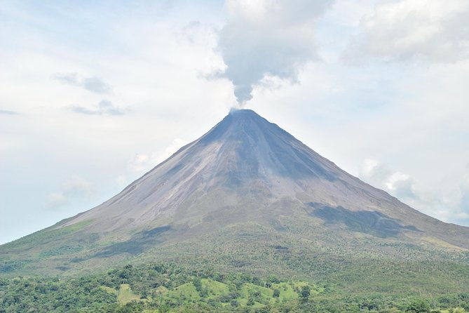 arenal-volcano-la-fortuna-waterfall-lunch