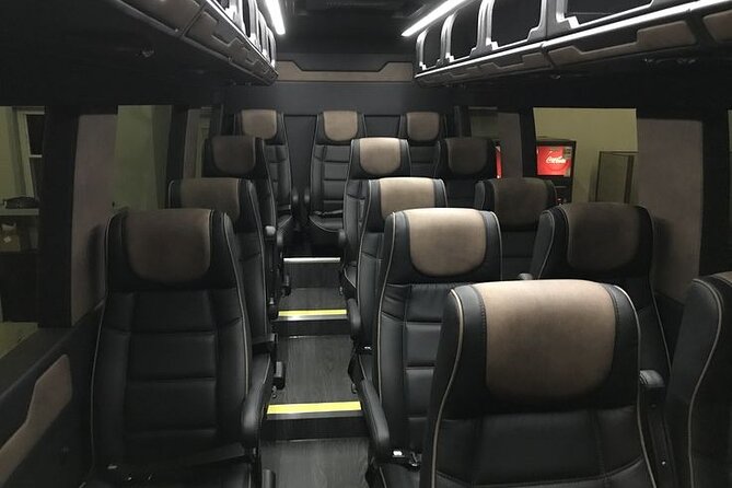 arrival-private-transfer-from-mad-airport-to-madrid-in-a-minibus