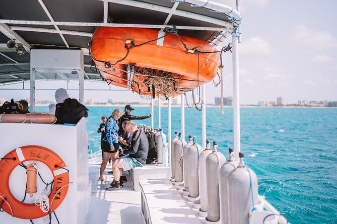 aruba-guided-night-dive-adventure-shallow-reefs-or-shipwrecks