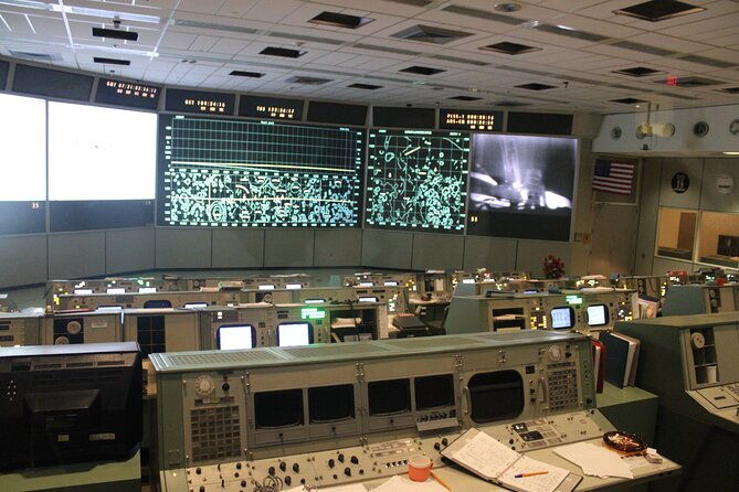 astroville-tunnel-tour-nasa-space-center-ticket-transportation