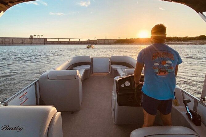 austin-lake-travis-barge-crawl-bar-hopping-tour-by-boat