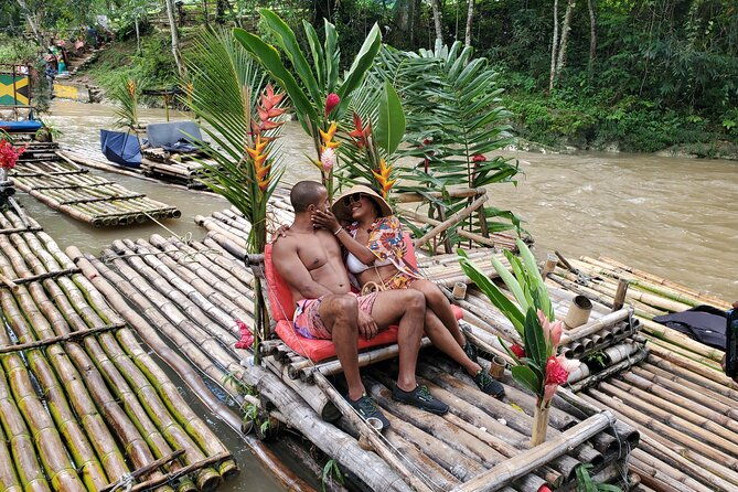 bamboo-rafting-with-limestone-foot-massage