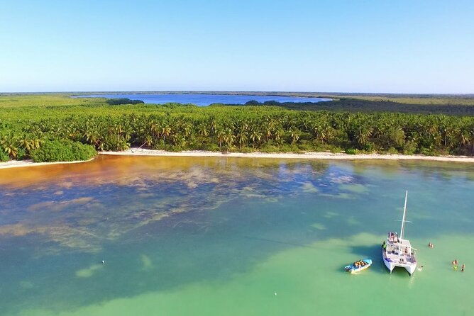 bavaro-catamaran-sail-snorkel-party-with-drinks-and-snacks