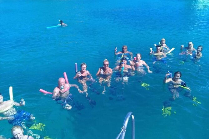 best-sailing-catamaran-beach-and-snorkel-cruise-ship-friendly