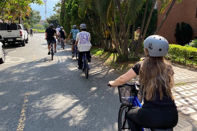 bike-city-tour-medellin-with-snack-and-organic-coffee