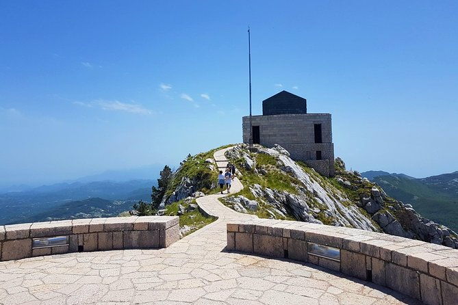 bike-tour-downhill-from-njegos-mausoleum-to-kotor-bay