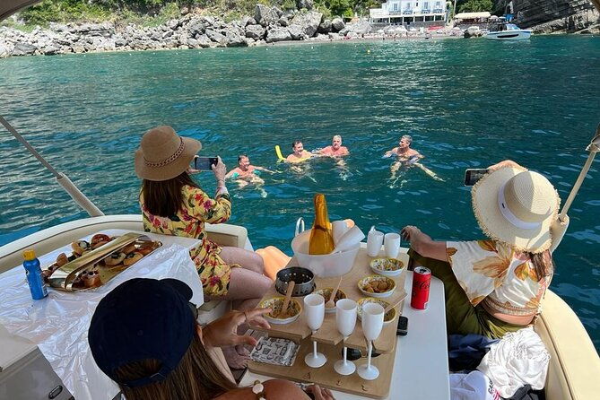 blue-grotto-and-capri-by-private-boat-tour