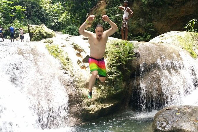 blue-hole-and-river-tubing-tour-from-falmouth