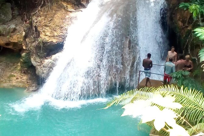 blue-hole-dunns-river-lunch-and-shopping-from-negril