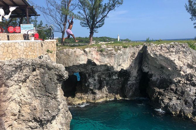 blue-hole-mineral-springs-ricks-cafe-and-shopping-combo-tour
