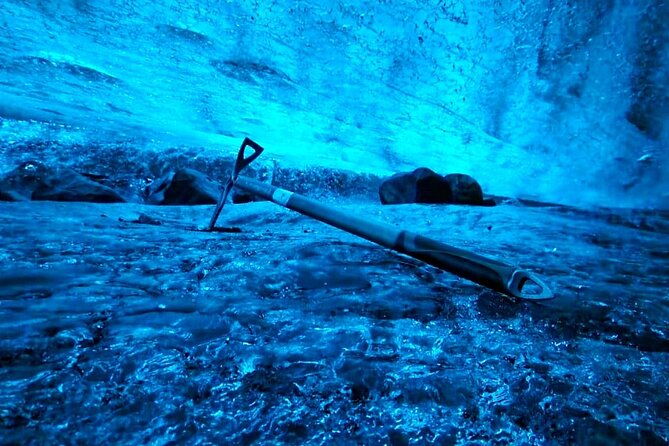 blue-ice-cave-exploration-from-jokulsarlon-glacier-lagoon