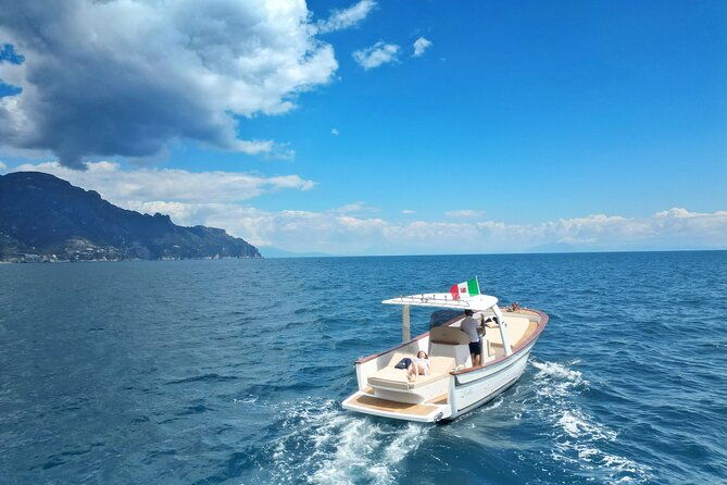 boat-tour-at-sunset-on-the-amalfi-coast