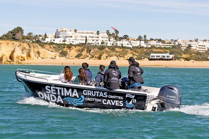 boat-trip-through-the-15-caves-of-benagil-2
