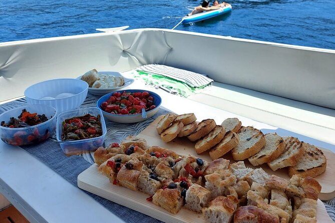 boat-trip-with-lunch-or-aperitif-in-procida-with-eraora-boat