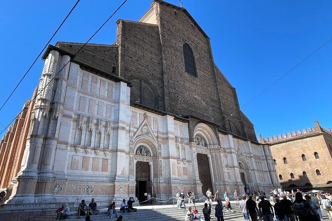 bologna-walking-food-tour-and-highlights-with-a-local-guide