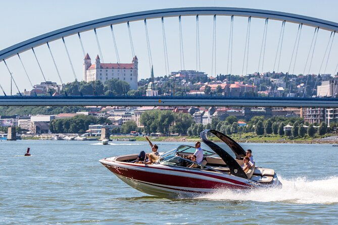 bratislava-by-speedboat-1-hour