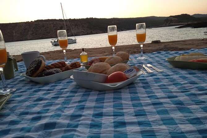breakfast-at-sunrise-in-menorca-private-guide