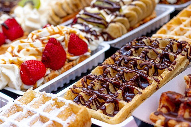 brussels-walking-tour-with-waffle-tasting-history-and-delights