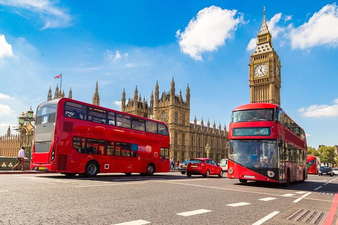 buckingham-palace-exterior-and-royal-history-private-tour