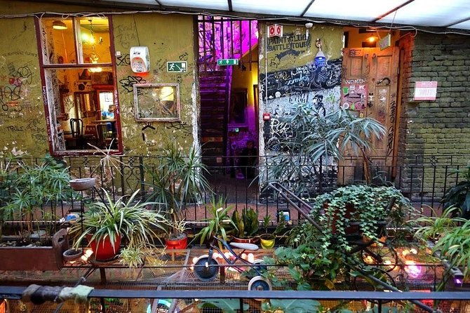 budapest-underground-ruin-bar-tour-with-drinks-street-food