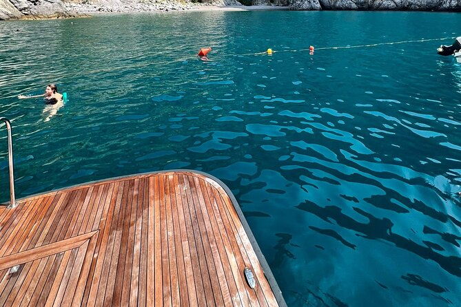 capri-full-day-semiprivate-boat-tour-and-city-visit-from-positano